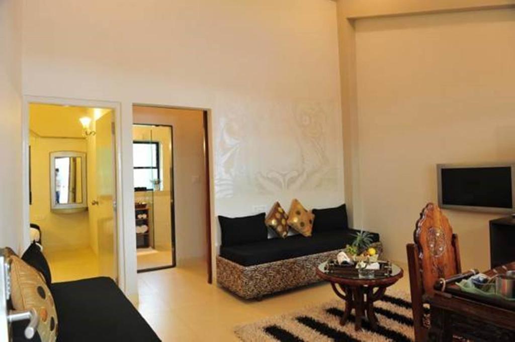 United 21 Emerald Goa Hotel