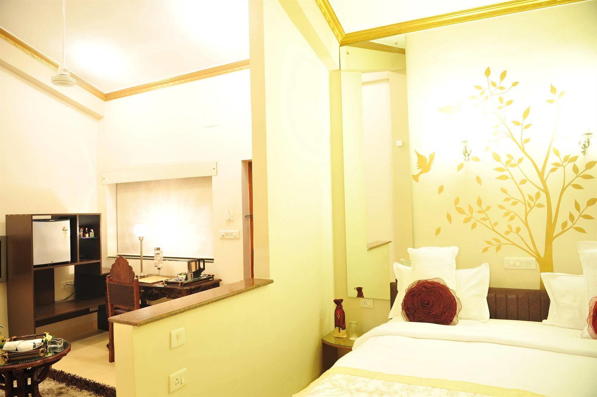 United 21 Emerald Goa Hotel